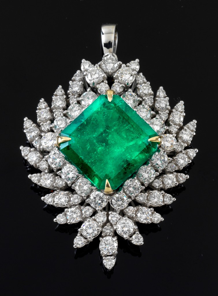 Gemstones green radiance: the 18 ct emerald sets ablaze a white gold pendant set with brilliants (total weight c. 5 ct), sold for 25,000 at Dorotheum in October. 
