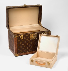 Louis Vuitton Beauty Case, Monogram Canvas, 35,5 x 25,5 x 21,5 cm, erzielter Preis € 3.250