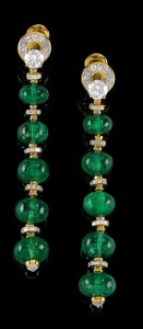 Bulgari Ohrgehänge, Gold, Brillanten und Diamanten, Smaragde, erzielter Preis € 45.000