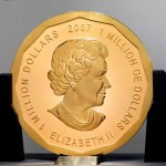 Front pf world's largest gold coin featuring portrait of Queen Elisabeth II of Canada