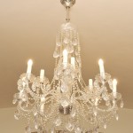 English Interiors: Glasluster in Kronenform, Rufpreis € 1.100