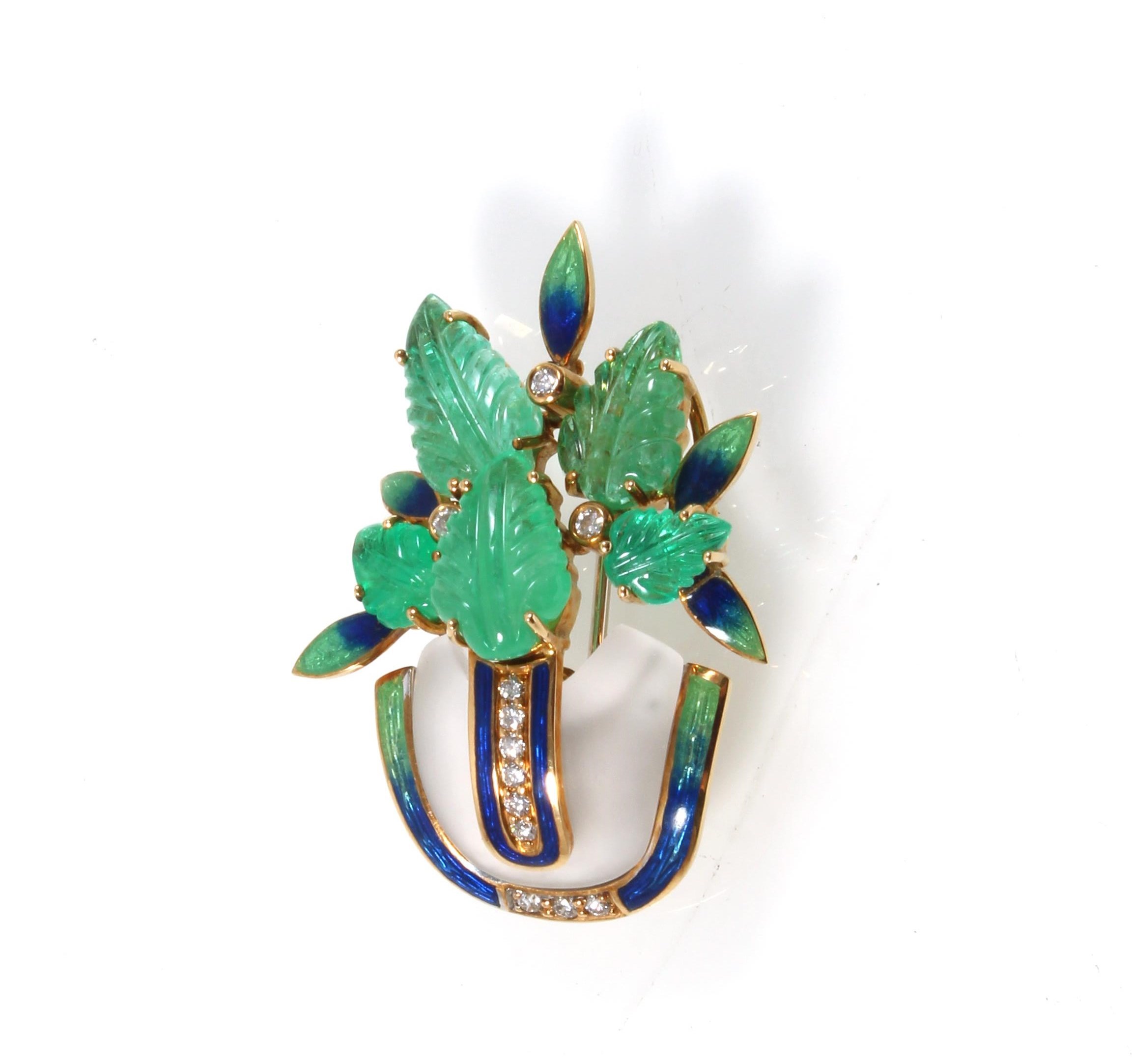 Brilliant emerald brooch
