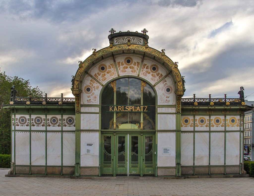 Karlsplatz U-Bahn Station