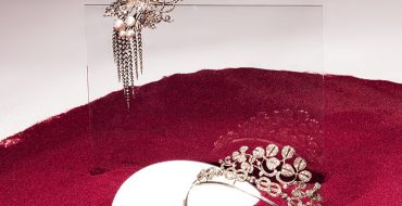 Diadem und Brosche aus dem Haus Savoyen in rotem Sand