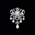 Haus Habsburg Orientperlen-Diamant-Corsage erzielter Preis € 161.900