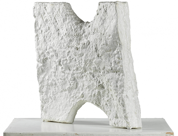 Franz West (1947-2012), BI 4 (Paßstück), 1990, betitelt mit Schablone (?) BI 4 (Biennale Paßstück 4 of 11 exhibited), bemalter Aluminiumguss, 49 x 50 x 10 cm, Sockel 69 x 60 x 63 cm, Schätzwert € 70.000 – 100.000