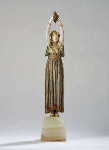 Demetre H. Chiparus, Renée, Entwurf, um 1925/30 Bronze, Elfenbein, Onyxsockel, H 53,8 cm Schätzwert € 18.000 – 25.000