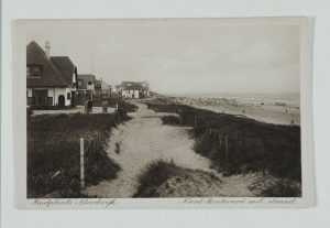 Postcard from 1913: view of the Noord Boulevard; Cassirer’s chalet “Casa mare” to the left