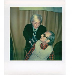 Polaroid von Andy Warhol und Man Ray © The Andy Warhol Foundation for the Visual Arts, Inc. / Licensed by Bildrecht, Wien 2022