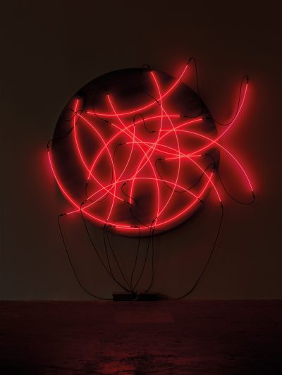 François Morellet, Lunatique neonly - 16 quarts de cercle n°5, 2005, Leinwand auf Holz aufgespannt mit Neon, 212 x 245 cm (gesamt), Schätzwert € 80.000 – 120.000