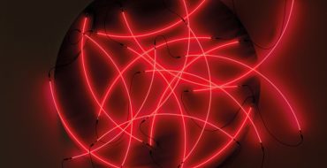 François Morellet, Lunatique neonly - 16 quarts de cercle n°5, 2005, Leinwand auf Holz aufgespannt mit Neon, 212 x 245 cm (gesamt), Schätzwert € 80.000 – 120.000