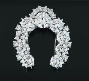 Brilliant brooch horseshoe c. 11.10 ct, estimate €26,000 – 32,000