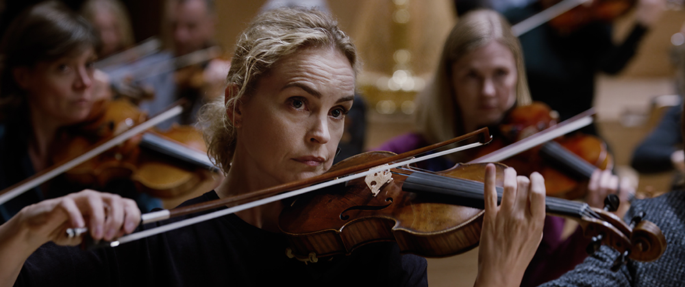 Nina Hoss als erste Geigerin in „Tár“ Credit: Courtesy of Focus Features © 2022 Focus Features, LLC