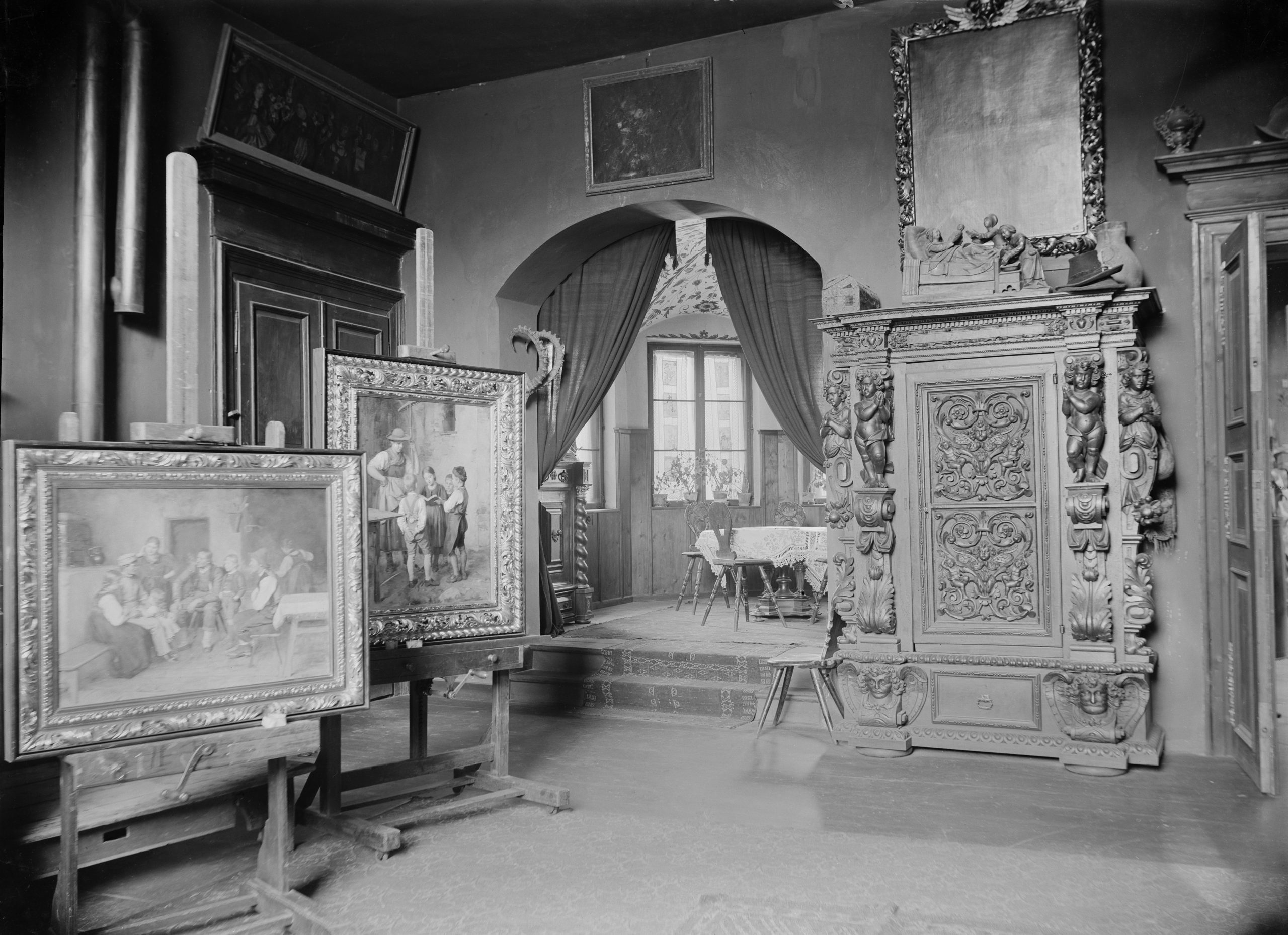 Ein Blick in das Münchner Atelier von Franz Defregger mit dem im Dorotheum angebotenen Gemälde