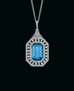 Aquamarin-Anhänger ca. 7 ct Diamantrauten, Achtkantdiamanten zus. ca. 0,50 ct Arbeit 1. Drittel 20. Jh. Schätzwert € 10.000 – 15.000