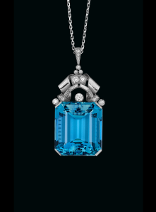 Aquamarin-Anhänger ca. 50 ct Achtkantdiamanten, Diamanten im Baguetteschliff zus. ca. 0,60 ct Schätzwert € 8.000 – 12.000