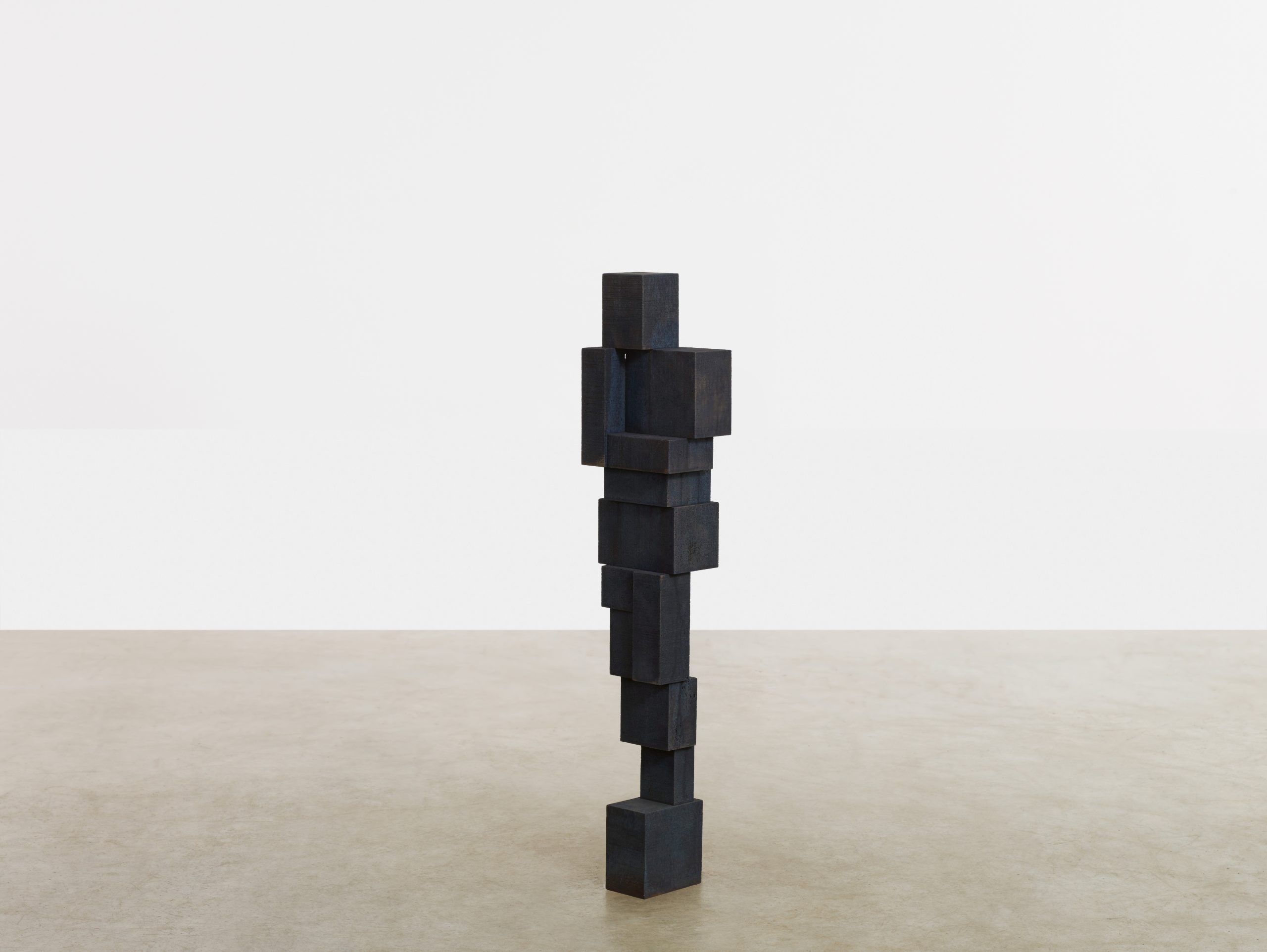 Antony Gormley, Small Splice IV, 2013 cast iron, 101.5 x 21 x 14 cm, € 280,000 – 380,000 | Photograph by Stephen White & Co, London © the artist